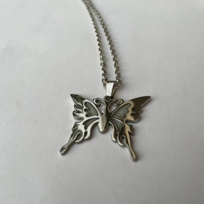 Collar de mariposa